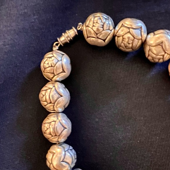 Rosette Beaded Pearls Necklace - Picture 6 of 11